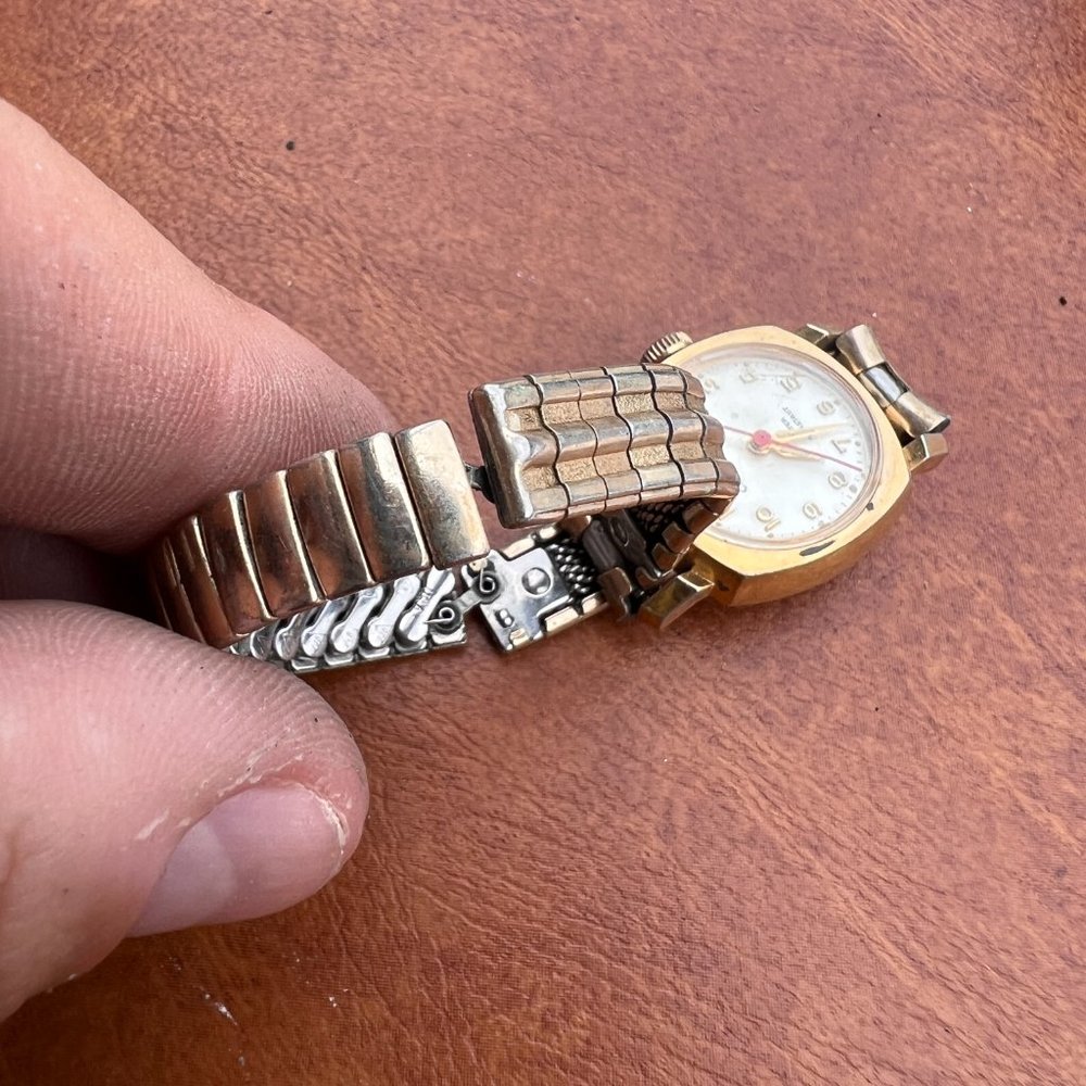 Vintage Caravelle N4 Ladies Swiss Gold Silver Tone Watch - Picture 5 of 9